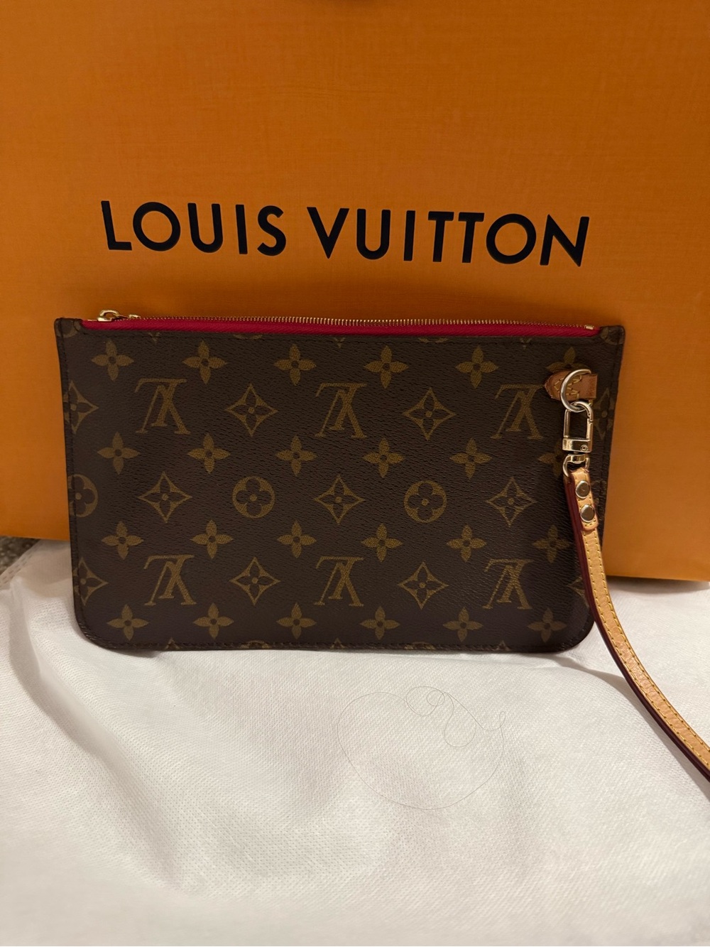 Louis Vuitton Monogram Wristlet / Neverfull Pouch – Pivoine Pink Interior